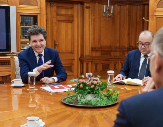 Nicusor Dan discutii cu Enrico Letta Sa avem slujbe bine platite