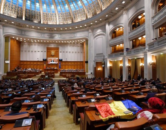 Senatorul chiulangiu este anchetat pentru furt de rucsac