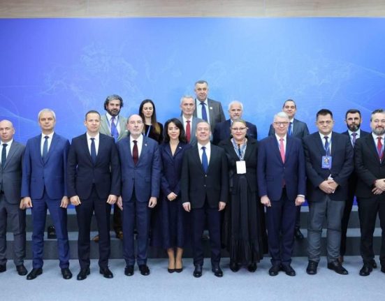 Sosocaca s a fotografiat cu Medvedev la Soci laudat discurs