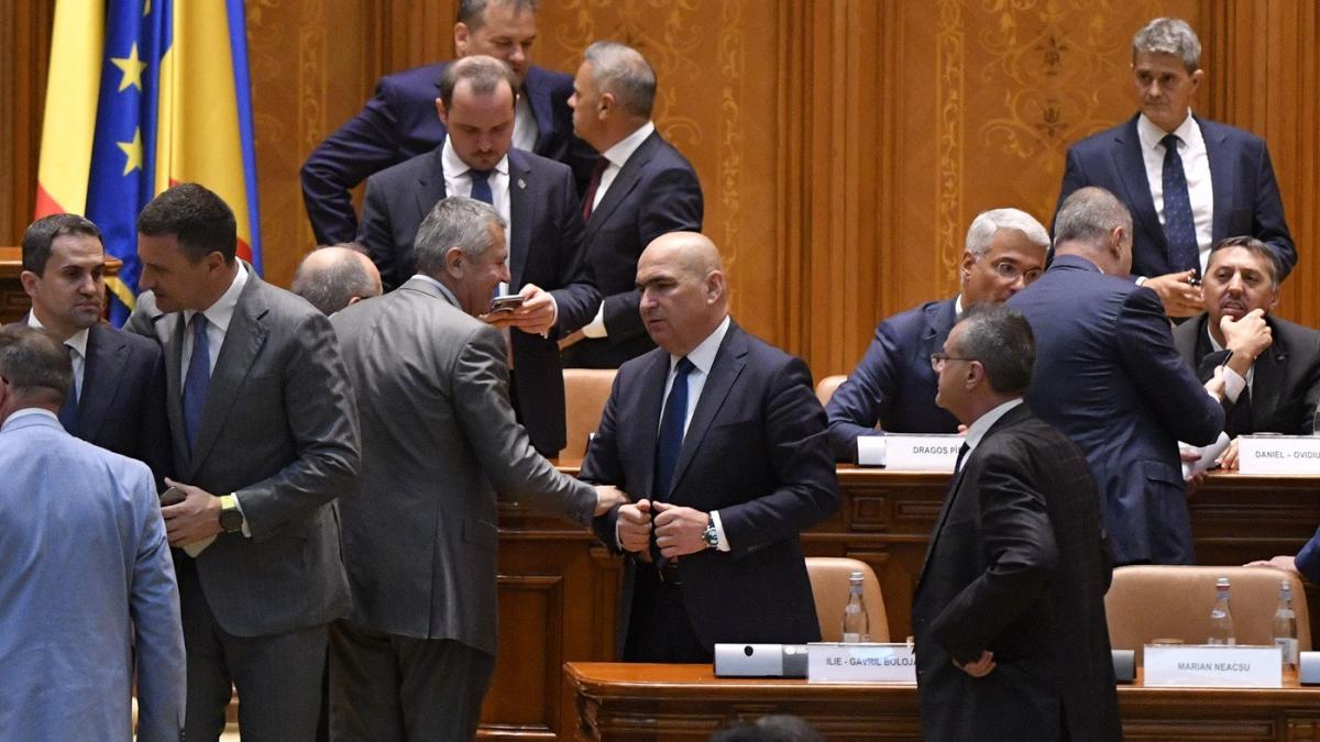 Specialii de la ANRE ASF si parlamentarii scapa de interzicerea cumului pensie salariu