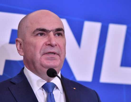 Taxele si impozitele locale cresc din 2026 Ilie Bolojan spera ca Parlamentul sa finalizeze pachetul fiscal