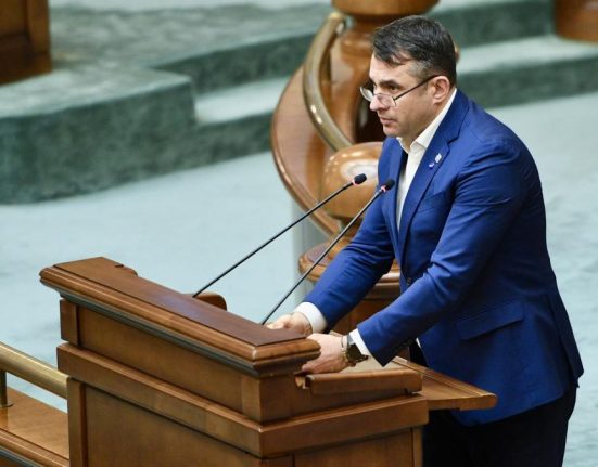 Va fi reduse suma forfetara pentru parlamentari