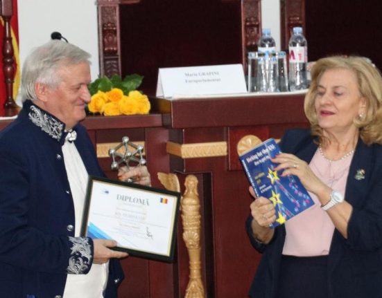 20 de ani de umanism pragmatic Maria Grapini vocea demnitaii si curajului