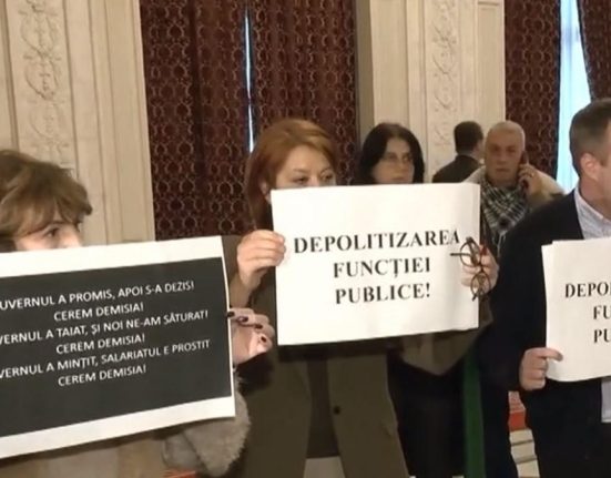 Angajatii din Guvern ameninta cu blocarea sedintelor