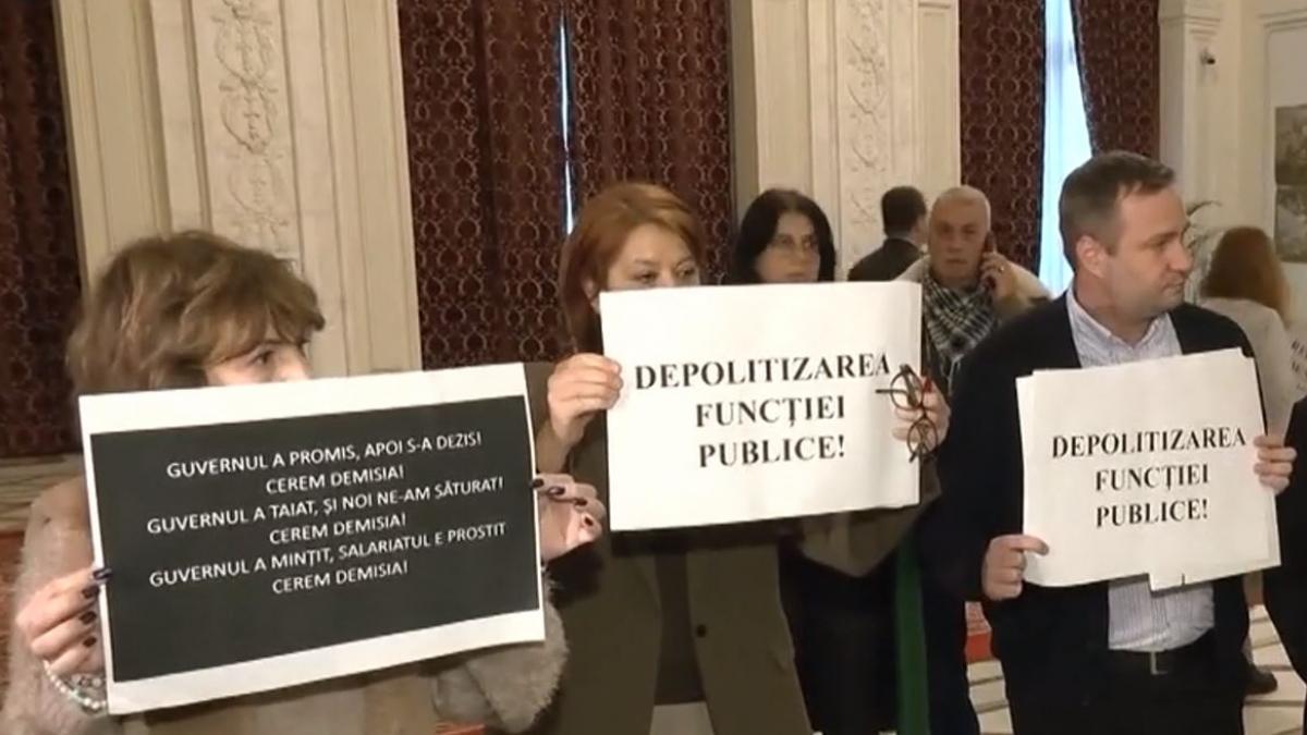 Angajatii din Guvern ameninta cu blocarea sedintelor