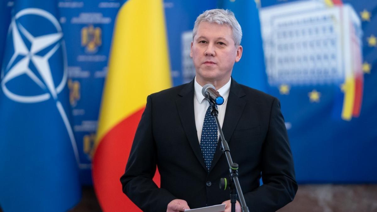 Catalin Predoiu despre angajatii MAI decorati Fiecare tara se bazeaza pe stalpi de rezistenta