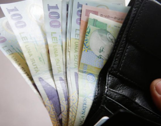 Cheltuielile cu salariile trebuie sa scada cu 20