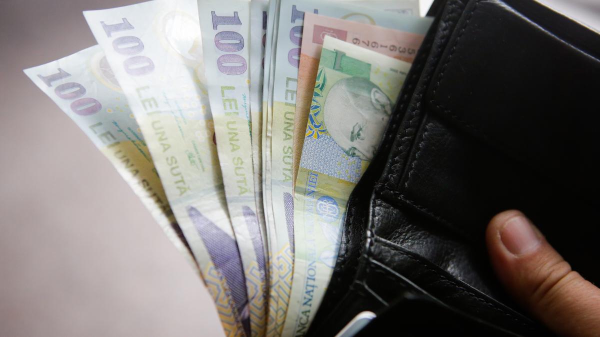 Cheltuielile cu salariile trebuie sa scada cu 20