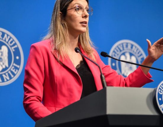 Diana Buzoianu cere demisia directorilor Buzau si Prahova
