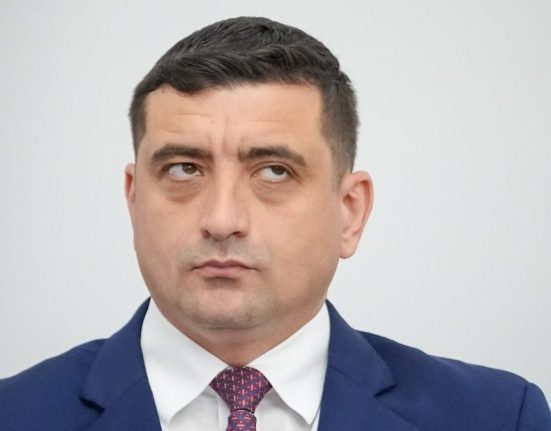 George Simion candideaza singur pentru sefia AUR