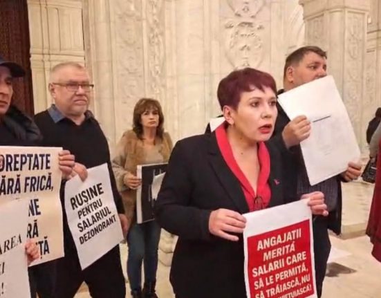 Ilie Bolojan huiduit de angajatii Parlamentului la ziua nationala