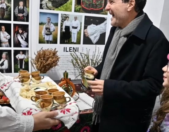 Nicuser Dan si fiica sa au vizitat muzeul din Ileni