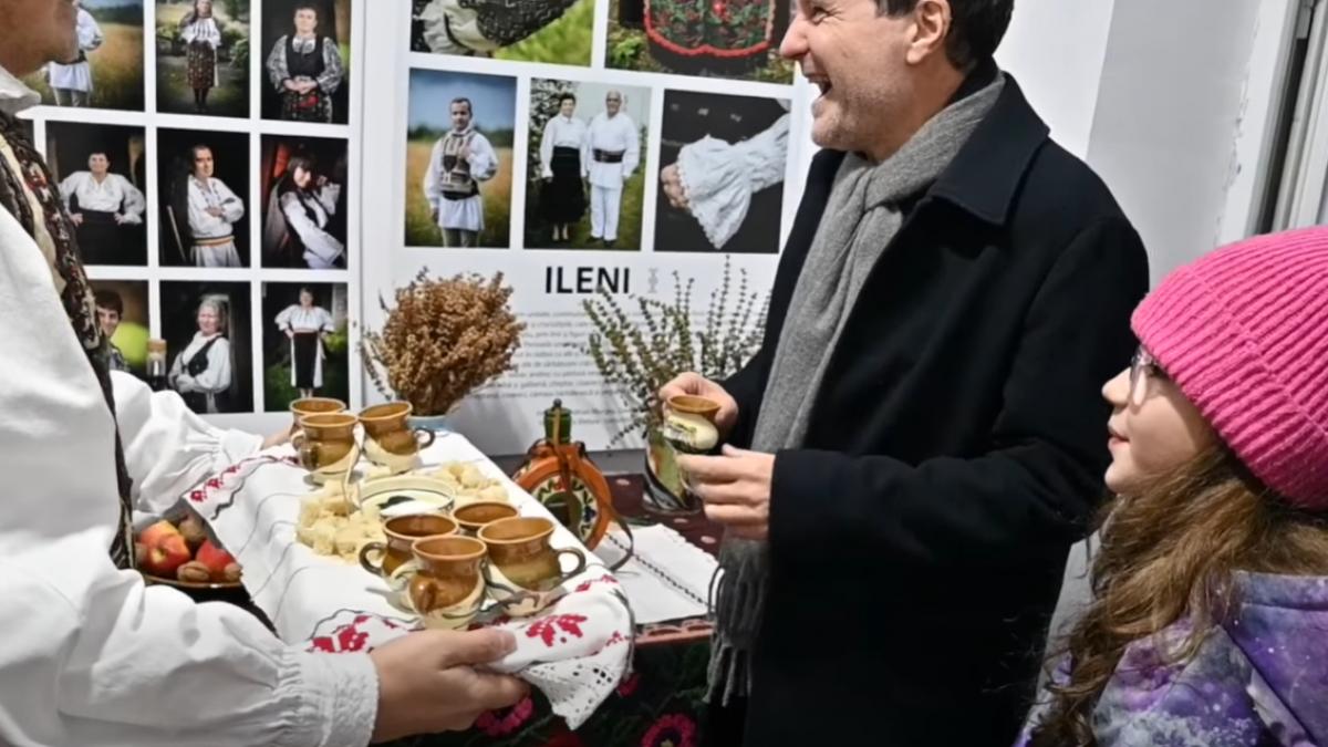 Nicuser Dan si fiica sa au vizitat muzeul din Ileni