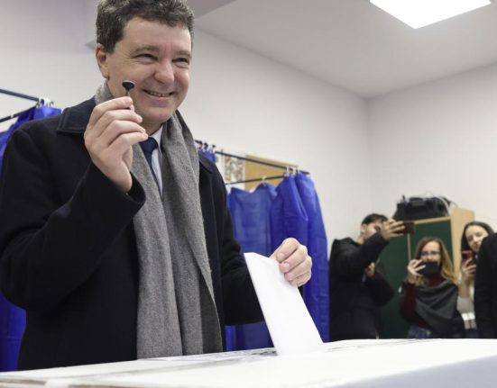 Nicusion Dan nu va semna Legea Bugetului fara referendum