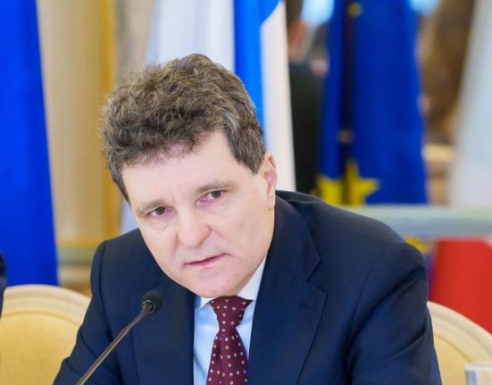 Nicusor Dan ii cere lui Ilie Bolojan sa nu o demita pe ministra Diana Buzoianu