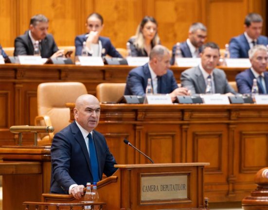 Guvernul isi asuma raspunderea pentru reducerile din administratie pe 29 ianuarie Surse Conditia