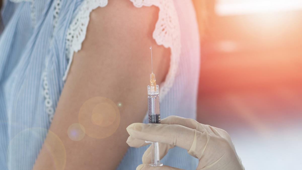 Nicusor Dan a promulgat legea care mentine gratuitatea vaccinului anti HPV si a screening urilor pentru