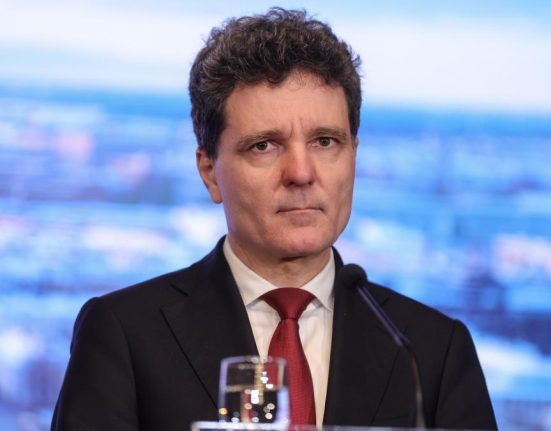 Nicusor Dan participa mari la Paris la reuniunea Coalitiei de Vointa