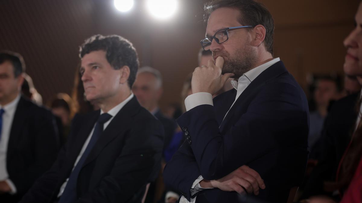 Dominic Fritz a dezvăluit că discută cu Nicușor Dan o dată pe săptămână, într-o sală... 1 Dominic Fritz a dezvaluit ca discuta cu Nicusor Dan o data pe saptamana intr o sala