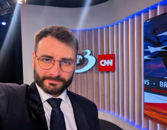 Iulian Lorincz deputat USR Chiar daca ne ar arunca cu apa fiarta nu parasim guvernarea Suntem