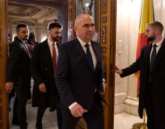 Liberalii au amanat sedinta de la Sibiu in care ar fi trebuit sa se decid daca PNL se retrage de la guvernare