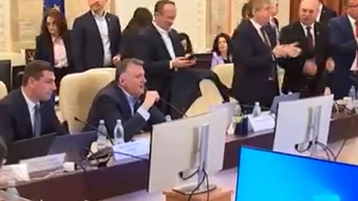 Matematica absurda a votului pentru amendamentul PSD cu 23 sub 26 a trecut sau nu a trecut