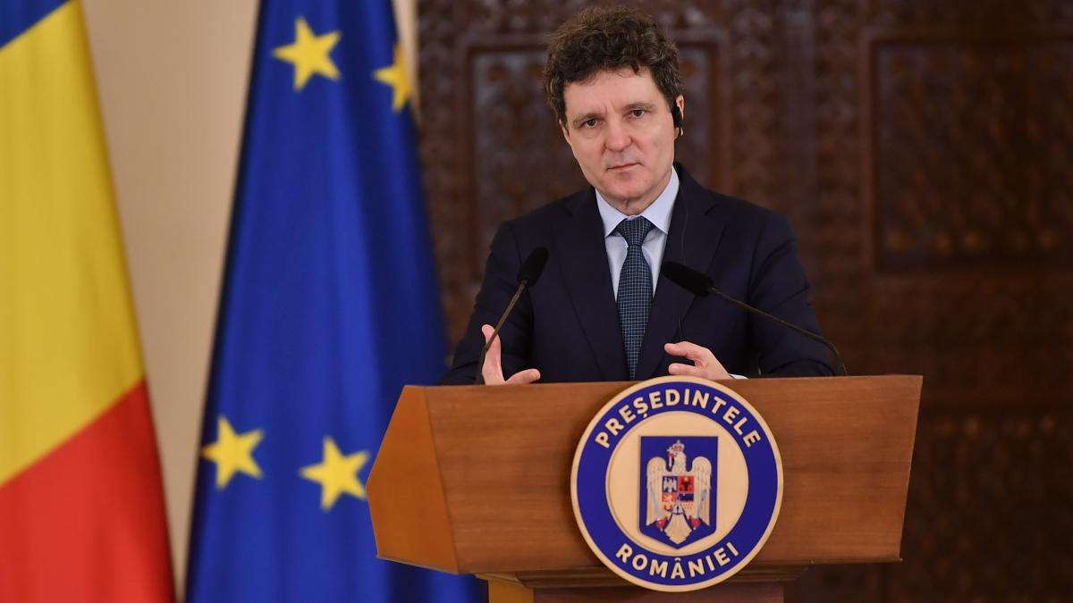 Nicusar Dan a semnat legea ce interzice agresorilor sexuali sa fie angajati in scoli spitale sau
