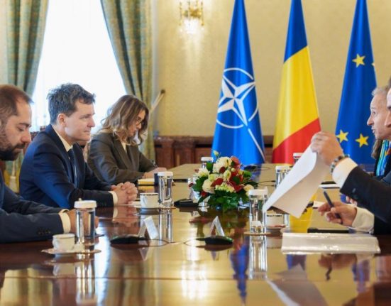 Nicusar Dan s a intalnit cu conducerea OMV Petrom Am discutat si despre preturile la combustibili