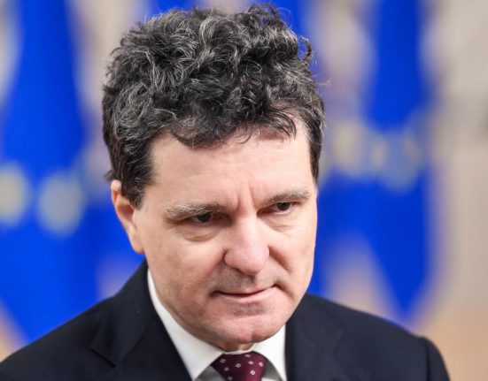 Nicuseor Dan nu considera ca un Guvern este posibil fara PSD Nu este potrivit Consultarea anti Bolojan din PSD un