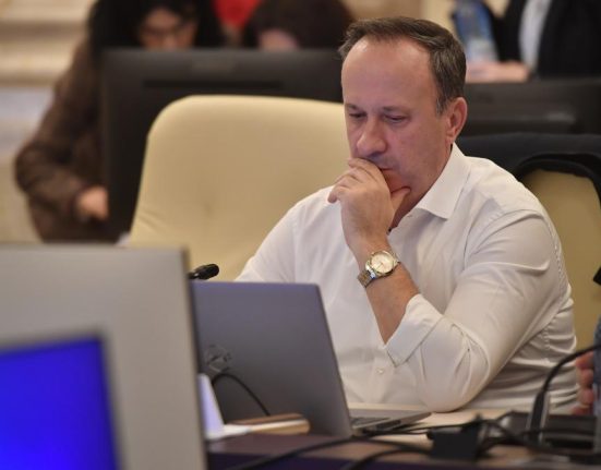 PNL sesizeaza CNCD dupa reactia nervoasa a lui Adrian Catiu in comisia de buget Recidiveaza