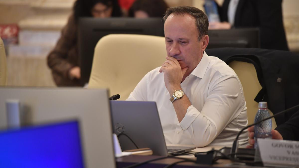 PNL sesizeaza CNCD dupa reactia nervoasa a lui Adrian Catiu in comisia de buget Recidiveaza