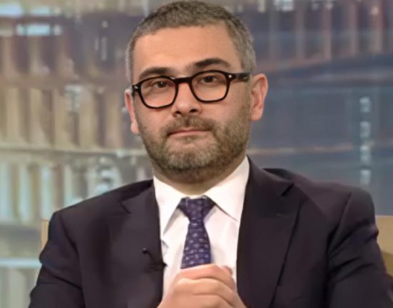 Romnia influentata de tendinta saraciei muncitorilor Manole dezvaluie cresterea salariilor