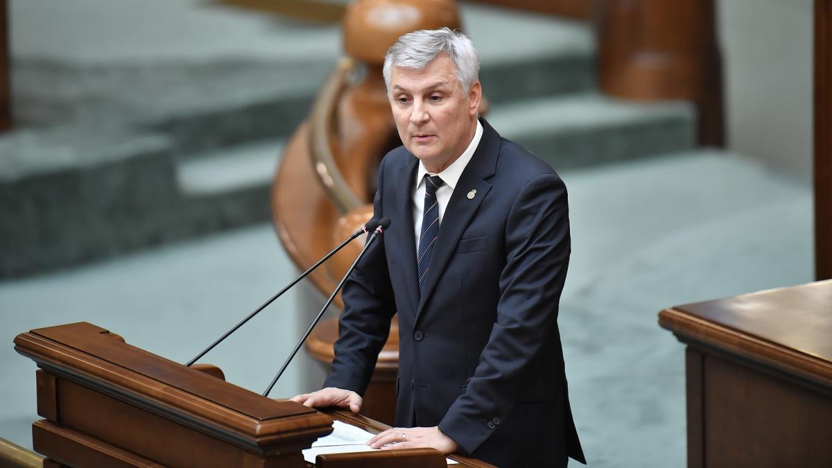 Zamfir Trei secretari generali adjuncti la senat in loc de doi Situatia trebuie corectata