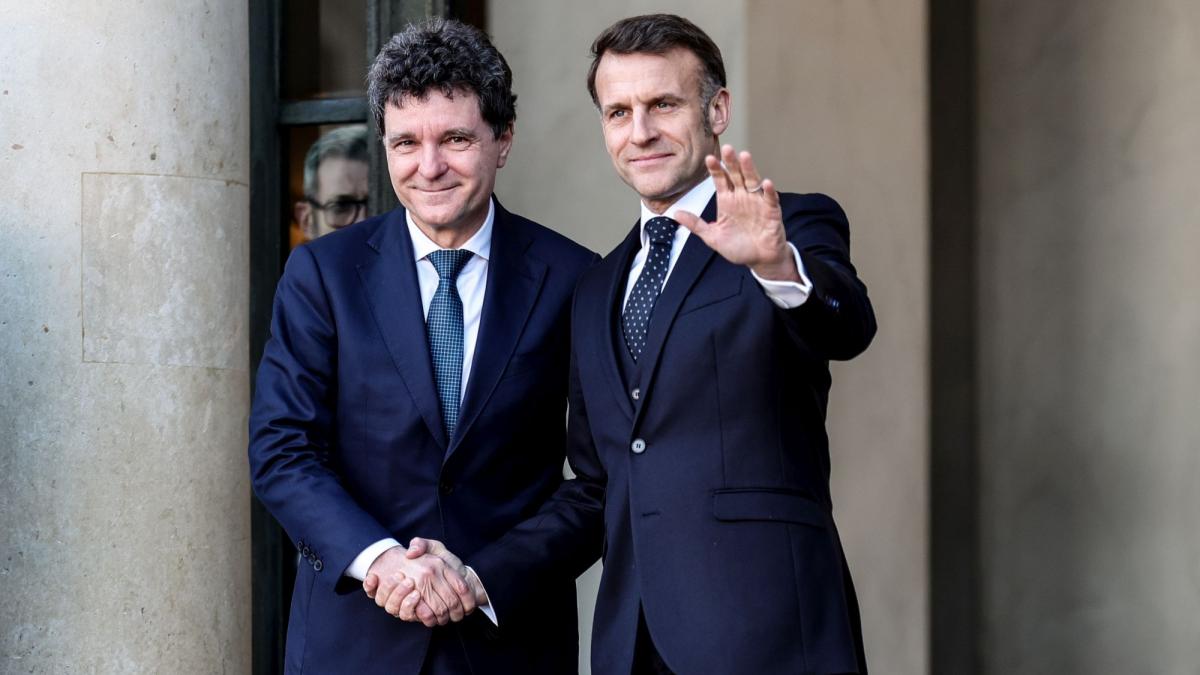 se solicita un referendum privind amplasarea armelor nucleare in romania nicusor dan invitat sa