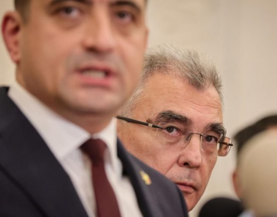 AUR a stabilit cand va depune motiunea de cenzura Petrisor Peiu Atunci se preconizeaza o criza in intreaga