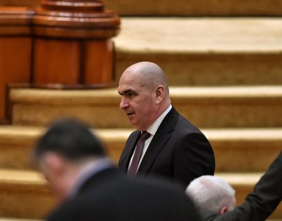 Bolojan Romania are peste 1500 de companii care au generat pierderi la buget de aproximativ 14 miliarde