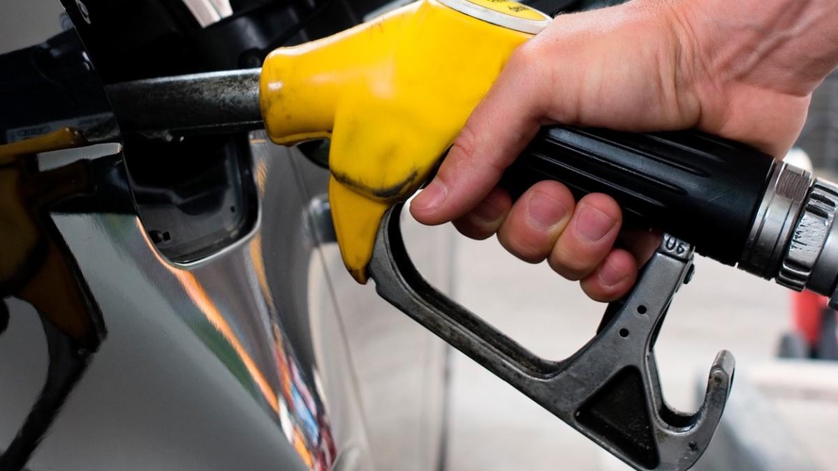 Bolojan a explicat de ce doar motorina se ieftineste nu si benzina sustine economia companiile au