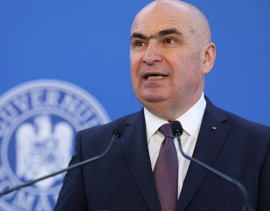 Bolojan ii avertizeaza pe liderii companiilor de stat din energie Daca nu obtin rezultate trebuie