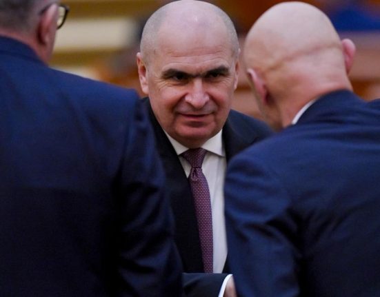 Bolojan riposteaza dupa ultimatumul PSD Nu sunt o marioneta Ciucu anunta ca PNL va forma un scut in