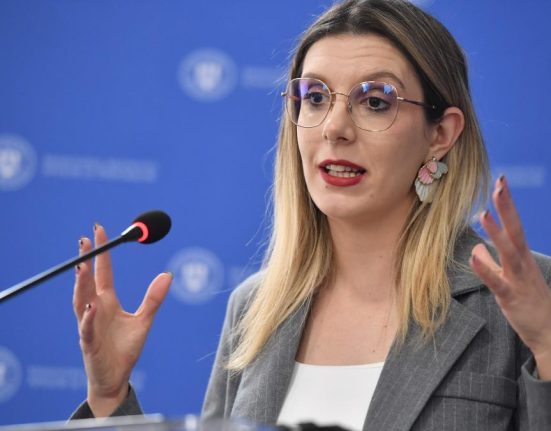 Diana Buzoianu anunta ca instanta a respins suspendarea reorganizarii Romsilva Continuam reforma