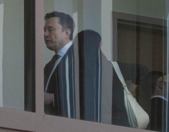 Elon Musk se confrunta cu propiile ambiguitati intr un proces plin de tensiune