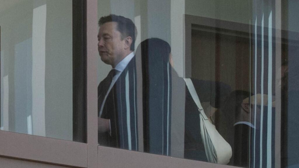 Elon Musk se confrunta cu propiile ambiguitati intr un proces plin de tensiune
