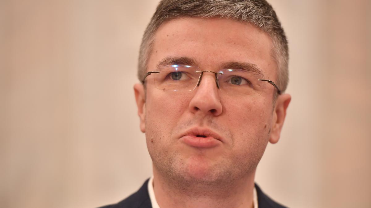 Irineu Darau anunta reguli noi si clare pentru angajarea muncitorilor straini in Romania Stop
