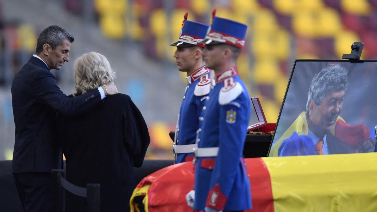Motivul pentru care Nicușor Dan nu a mers la catafalcul lui Mircea Lucescu: "Nu am vrut să provoc o..." 1 Motivul pentru care Nicusor Dan nu a mers la catafalcul lui Mircea Lucescu Nu am vrut sa provoc o
