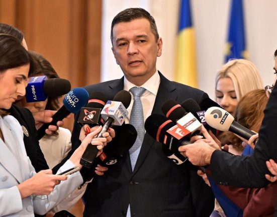 PSD anunta ca a reusit sa adune voturile necesare pentru demiterea premierului Ilie Bolojan