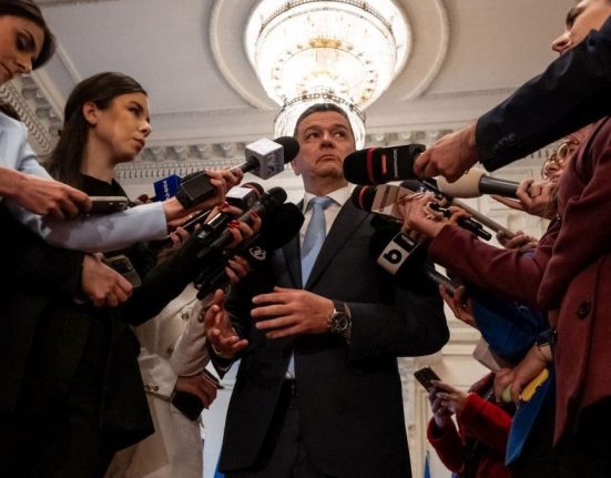 PSD anunta ca toti secretarii de stat prefectii si subprefectii partidului si au dat demisia