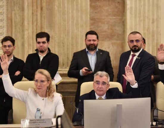 PSD si AUR au sustinut amendamentul lui Peiu pentru vanzarea actiunilor companiilor de stat doar
