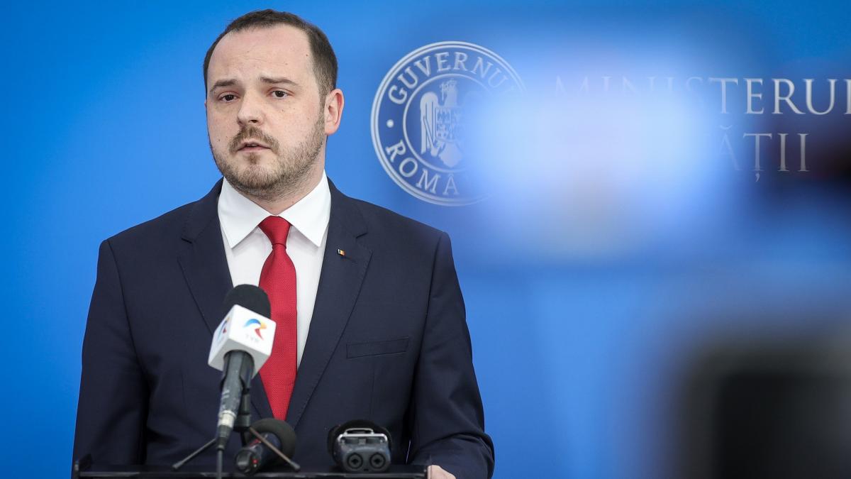 Rogobete il acuza pe Vlad Voiculescu ca i a furat ideea ca Romania sa primeasca medicamente