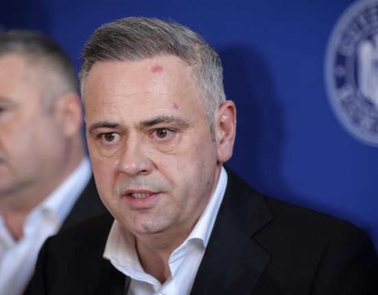 Scandal in Guvern Florin Barbu solicita ca fermierii sa achizitioneze motorina fara accize si TVA direct de