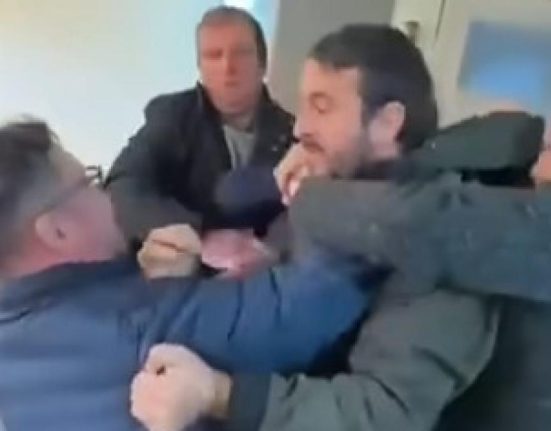 Scandal si violenta intr un sediu al AUR Un membru al partidului a atacat o pe Dan Tanasa